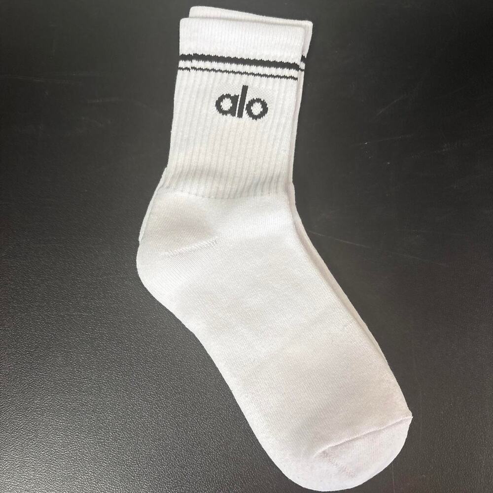 Alo yoga white socks yogawear